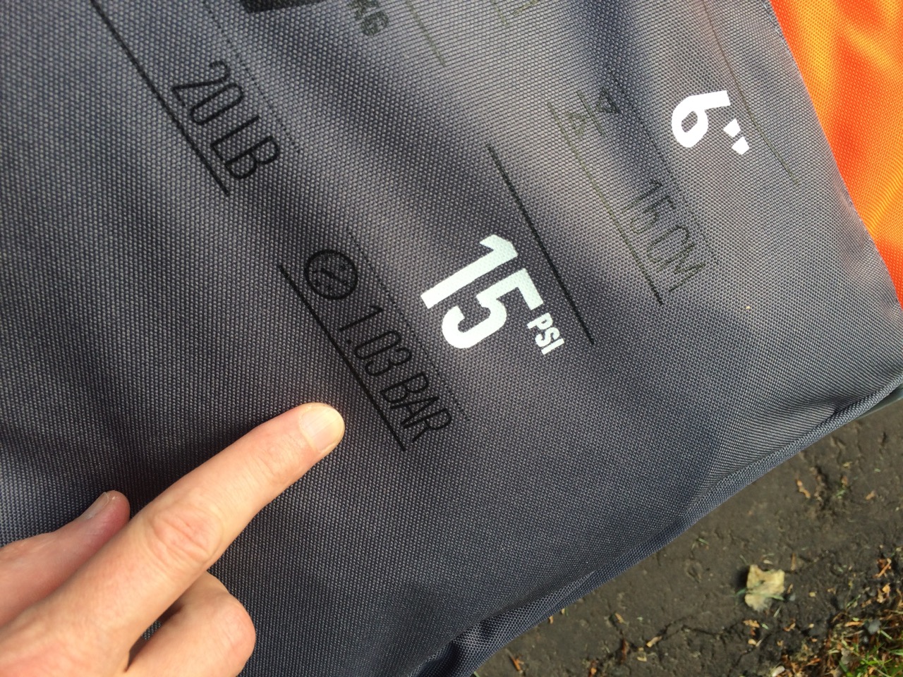 Pressure indicated directly on the ITIWIT inflatable SUP board bag